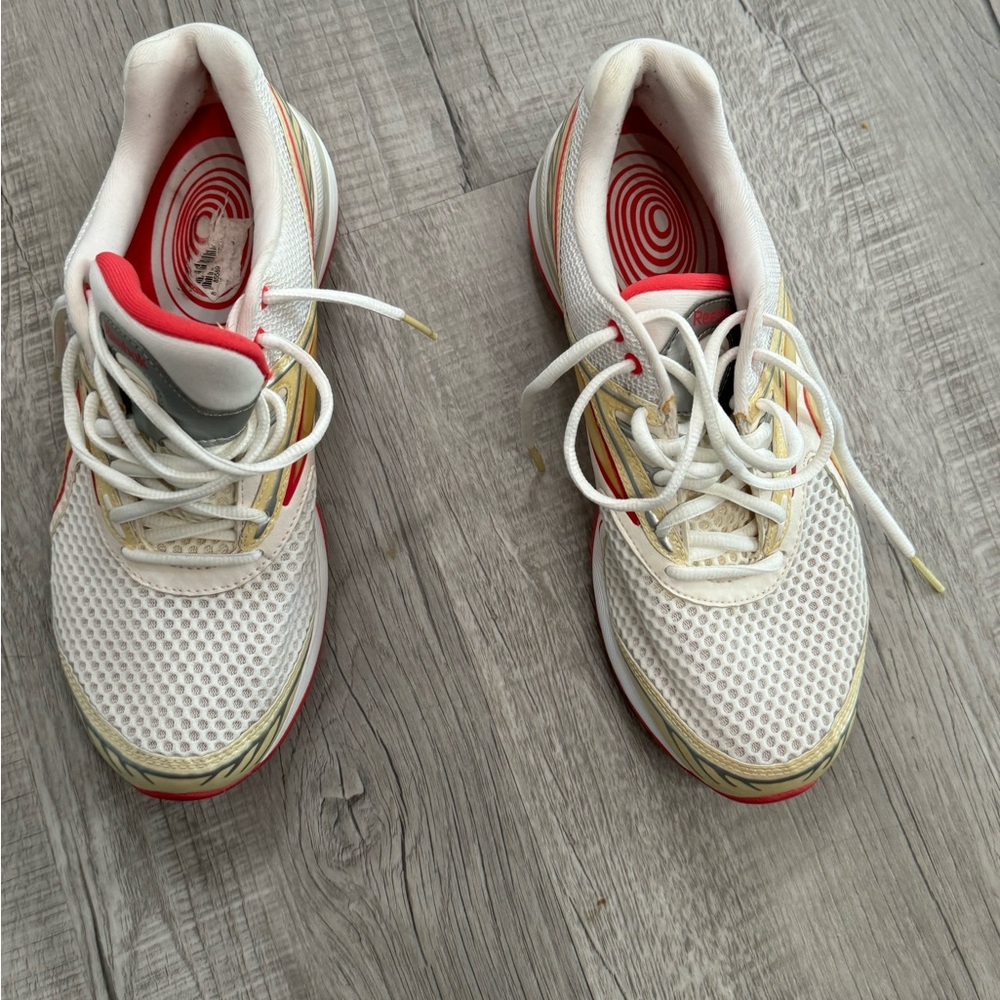 REEBOK EASYTONE Women’s size 9